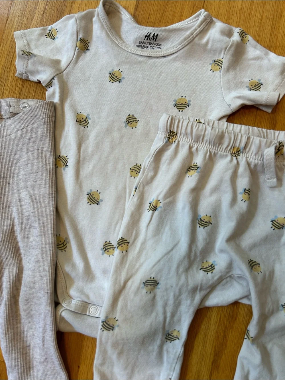 H&M baby bundle cream and bee print